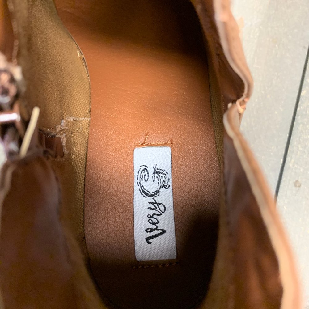 New W/ Box! Womens Very G Azteca Ankle Booties - Picture 7 of 7
